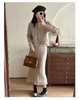 Ultra-flattering Knitted 2-piece Set  Vintage Style Outfit 2025
