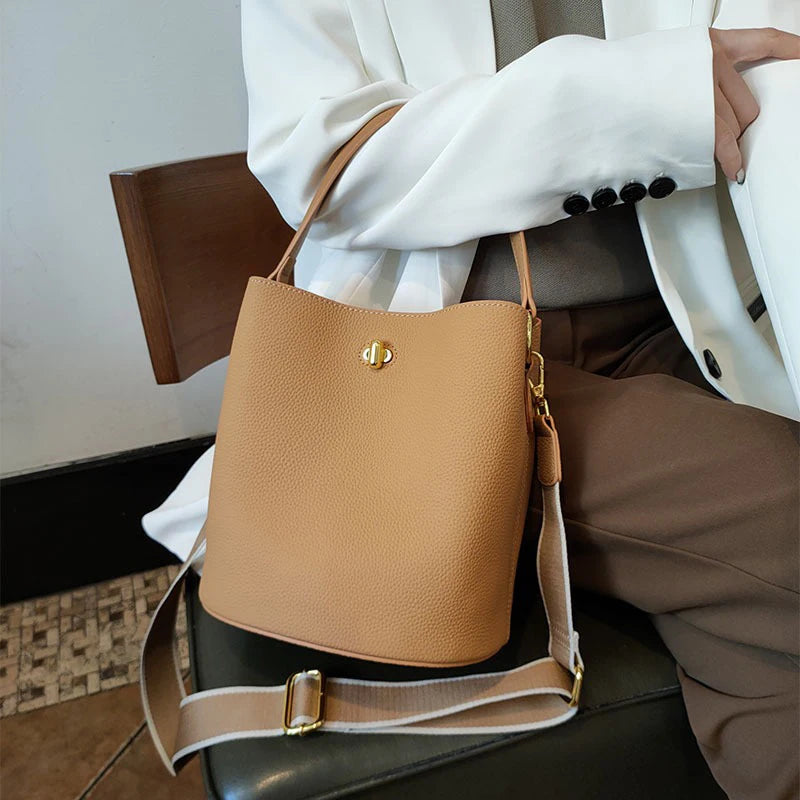2025 New Women's Bucket Bag Simple Leather Handbag