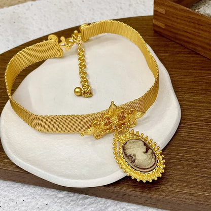 Elegant Vintage Collarbone Oval Portrait Chain Necklace for Women