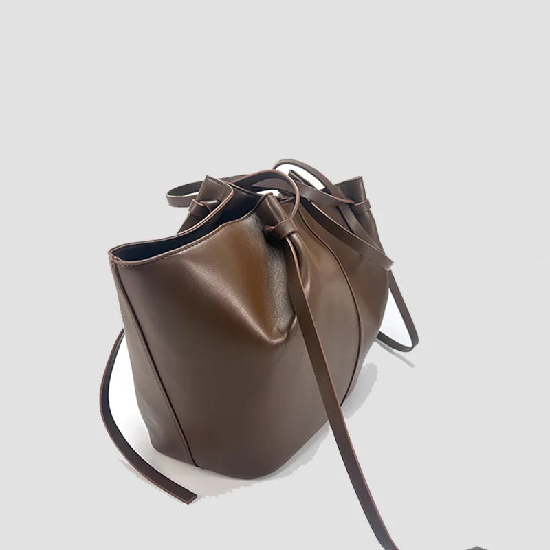 Large Capacity Trapeze Shoulder Bag for Women – Designer PU Leather Tote with Metal Lock | High-Quality