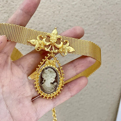 Elegant Vintage Collarbone Oval Portrait Chain Necklace for Women