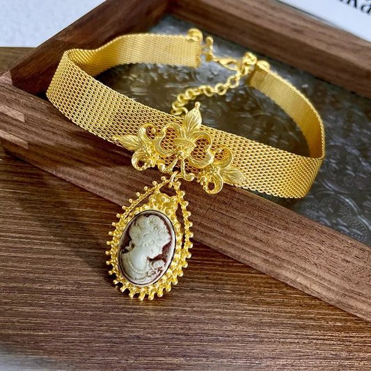 Elegant Vintage Collarbone Oval Portrait Chain Necklace for Women