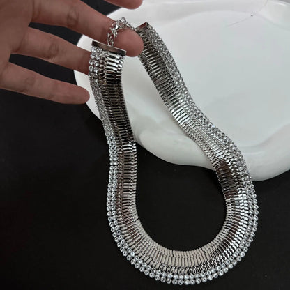 Elegant Vintage Collarbone Oval Portrait Chain Necklace for Women